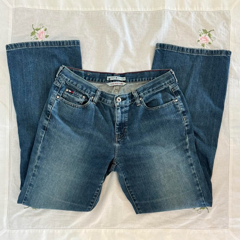 ⟡ vintage Tommy Hilfiger mid-rise flare jeans size 10 medium/dark wash ⟡
